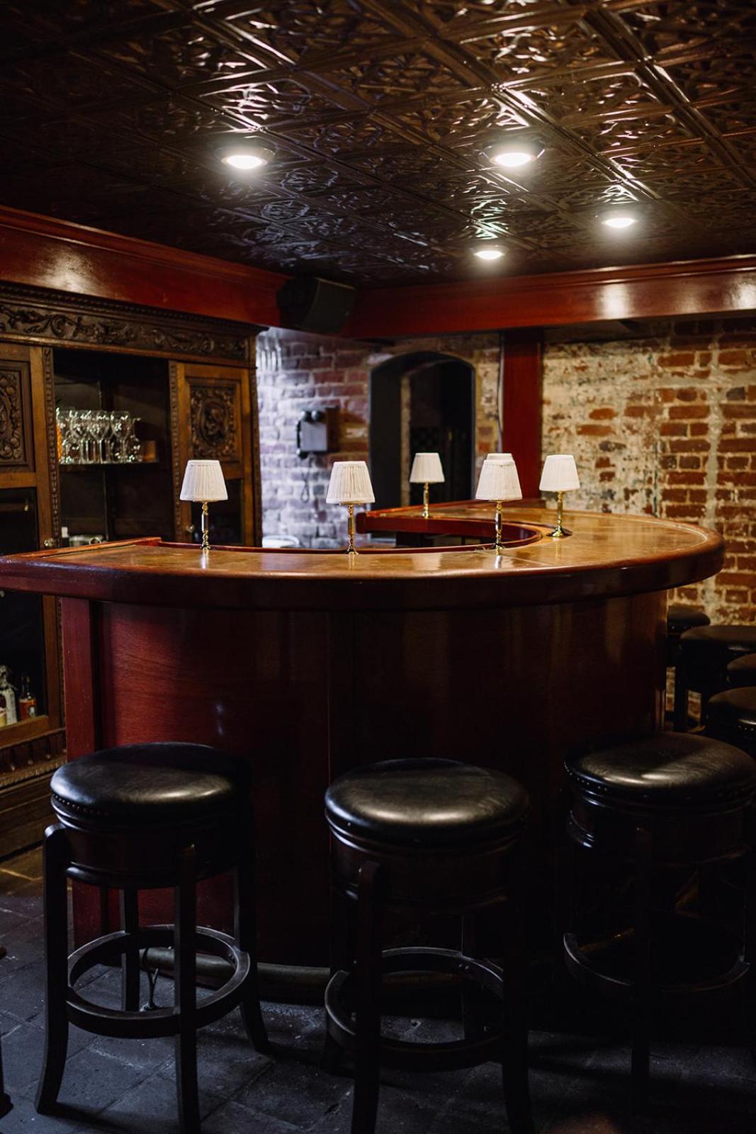 Ironclad Inn And Bourbon Room Фредериксбърг Екстериор снимка