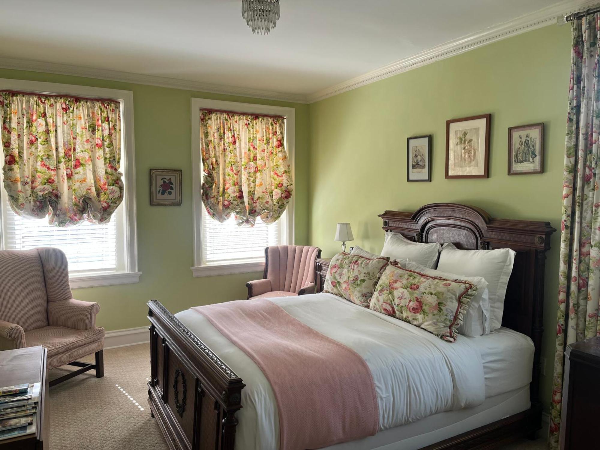 Ironclad Inn And Bourbon Room Фредериксбърг Екстериор снимка